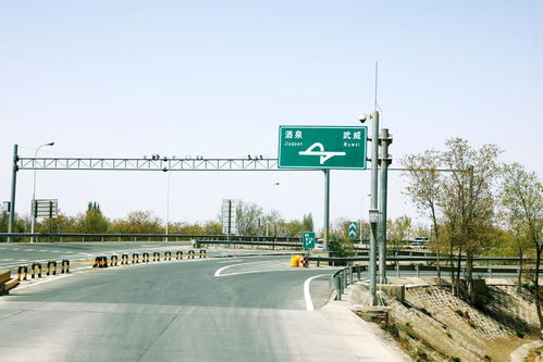 借路牌為山川立傳 卡車(chē)司機(jī)與遠(yuǎn)方深度對(duì)話(huà)的日常迷狂